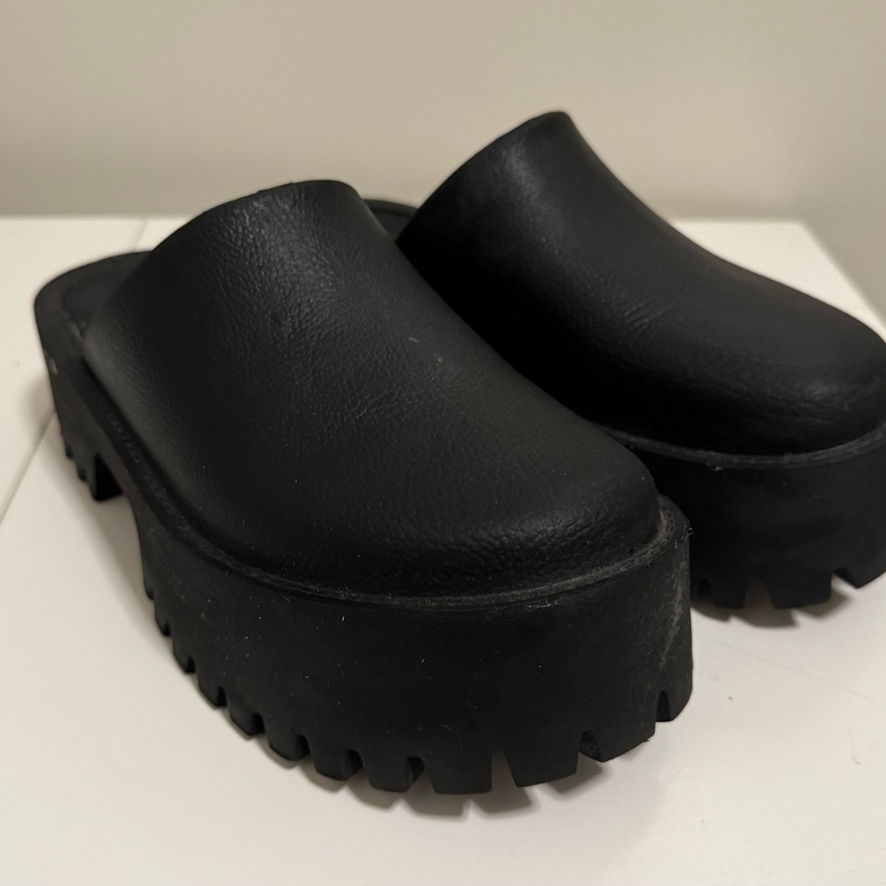Comfy shoes to wear with casual or dressy attire